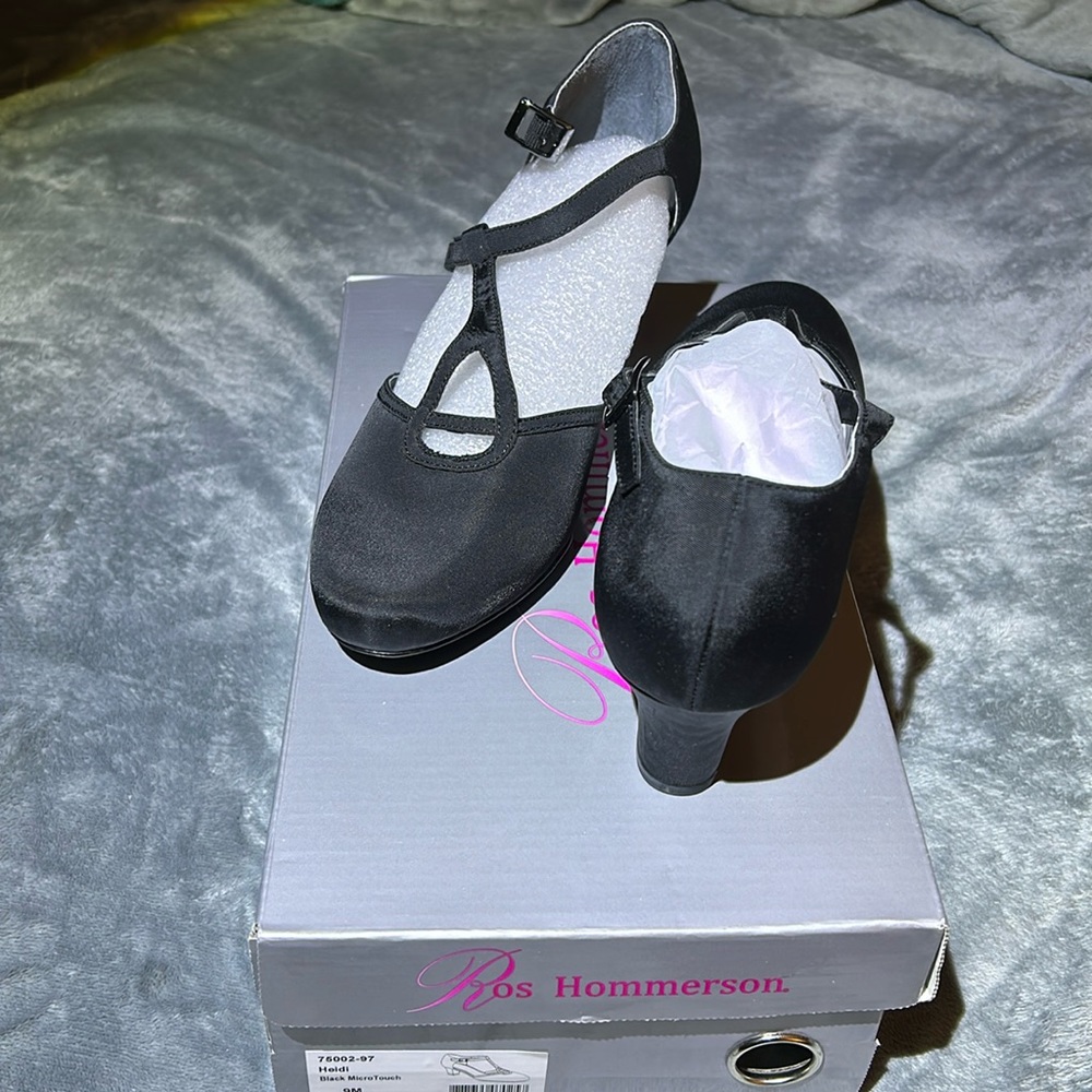 NIB Women’s Ros Hommerson black heels. Size 9.